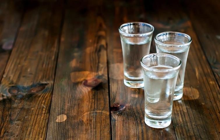 夏天喝杯醬香白酒解決食欲、失眠、肥胖等問題