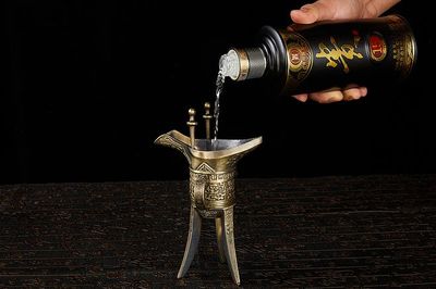 光影交錯，醇香四溢 洋河集團白酒的淘寶靜物攝影美學(xué)